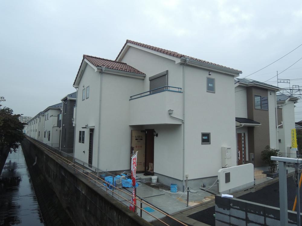 Local appearance photo. Local (10 May 2013) Shooting