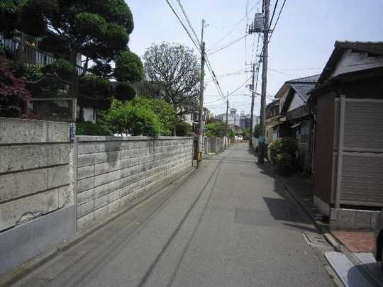 Local land photo. Frontal road