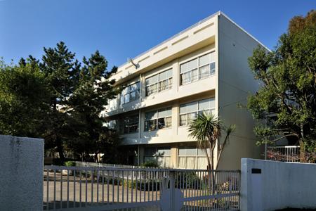 Junior high school. Fuchu 1300m walk 16 minutes to stand Fuchu sixth junior high school