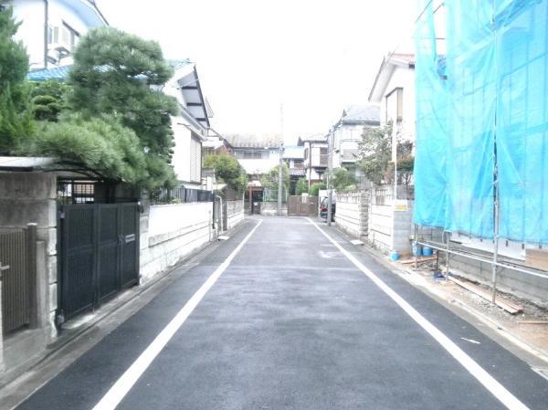 Local photos, including front road. Frontal road