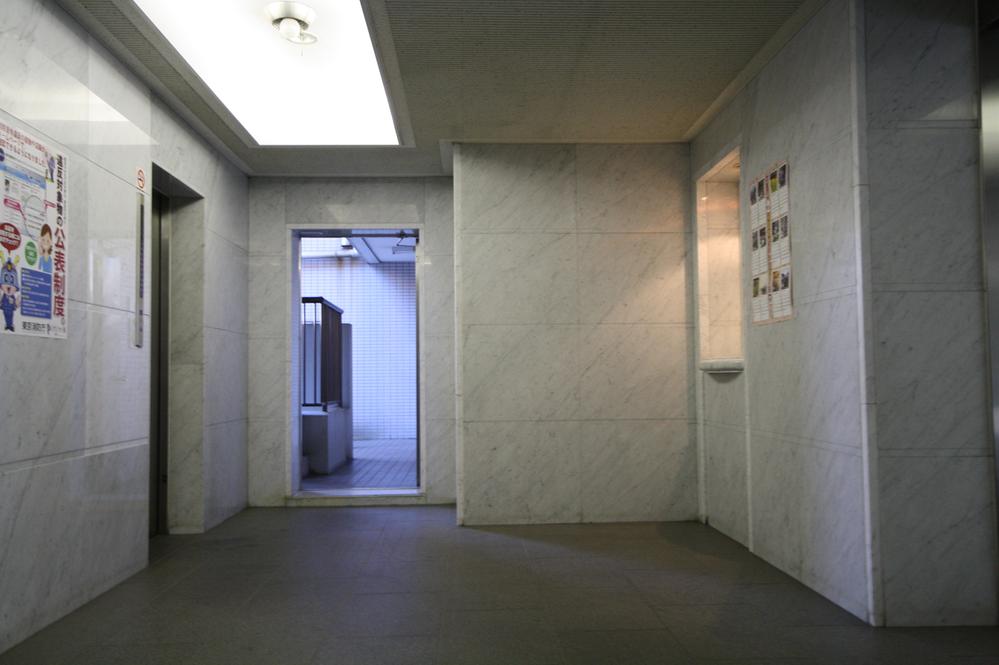 lobby. Local (11 May 2013) Shooting