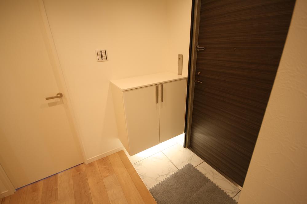 Entrance. Local (11 May 2013) Shooting