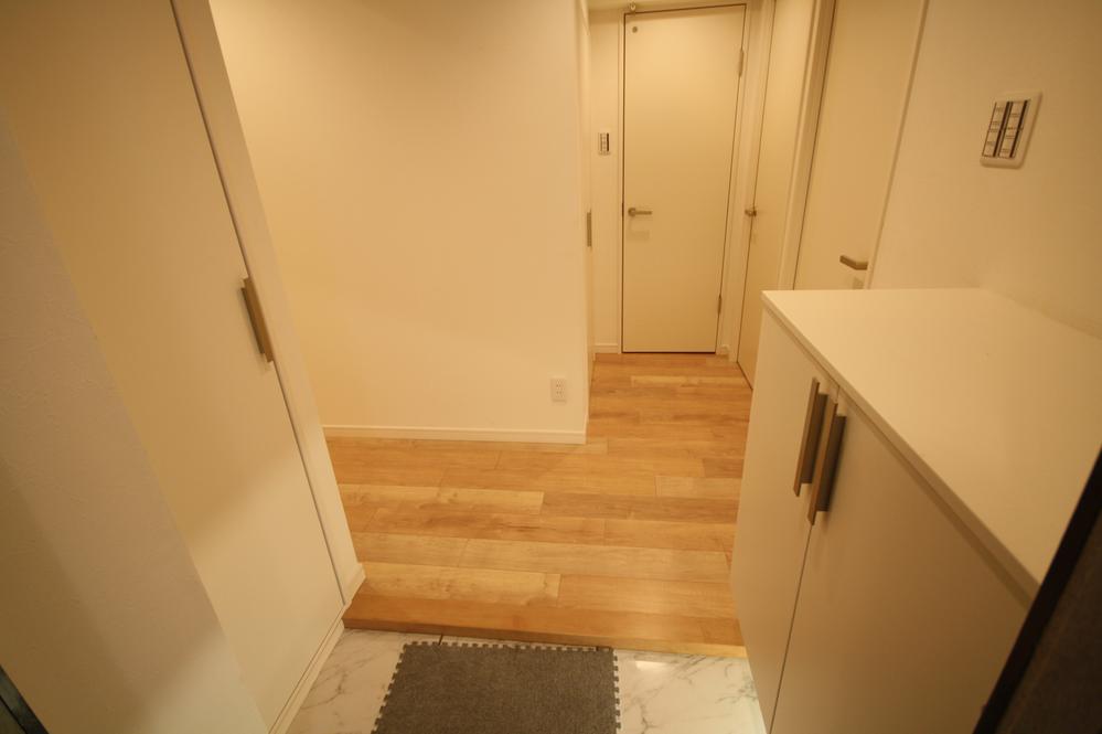 Entrance. Local (11 May 2013) Shooting