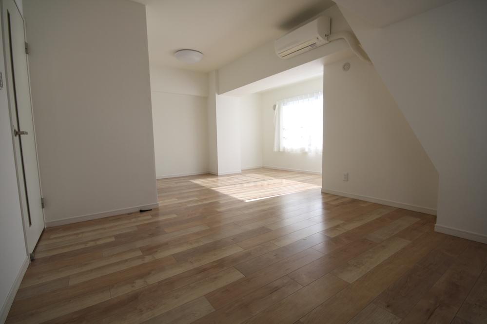 Living. Local (11 May 2013) Shooting