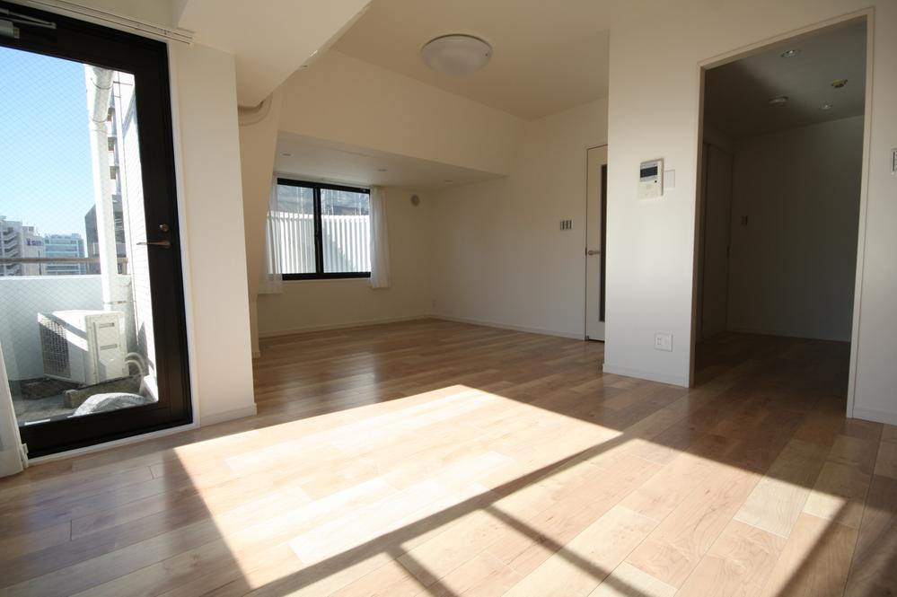 Living. Local (11 May 2013) Shooting