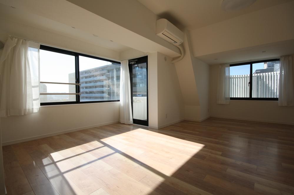 Living. Local (11 May 2013) Shooting