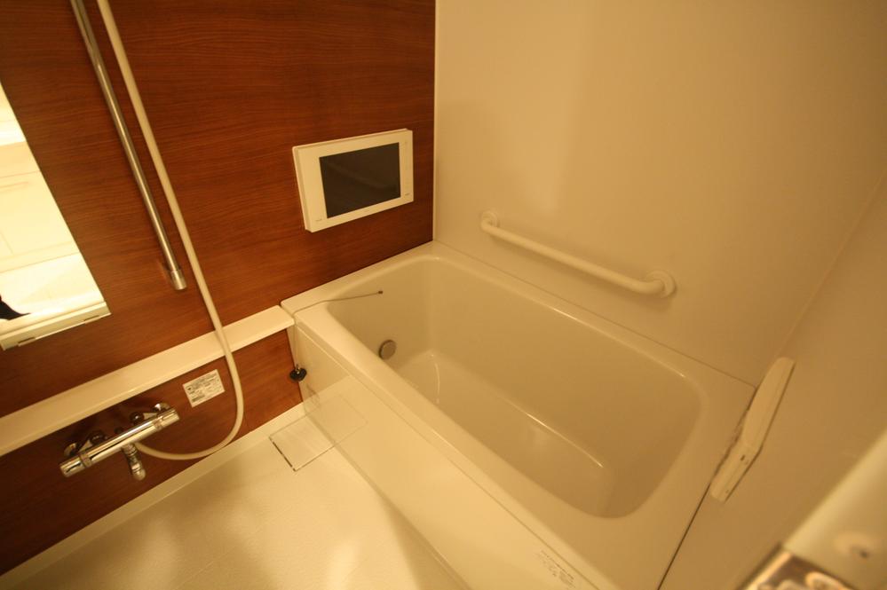 Bathroom. Local (11 May 2013) Shooting