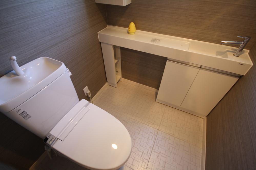 Toilet. Local (11 May 2013) Shooting