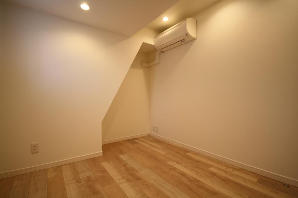 Non-living room. Local (11 May 2013) Shooting