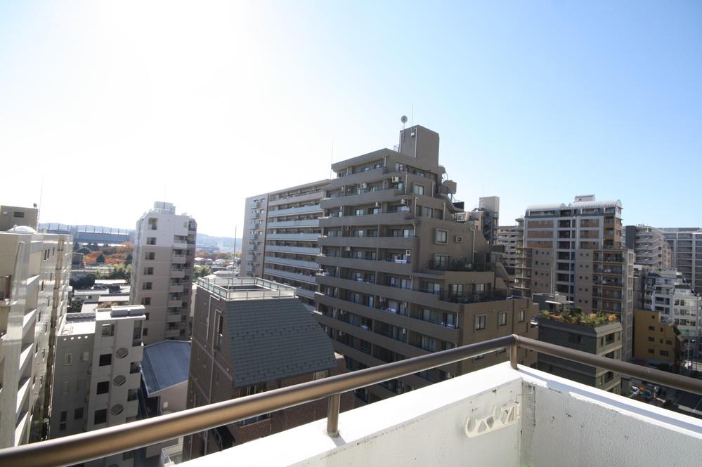 View photos from the dwelling unit. Local (11 May 2013) Shooting