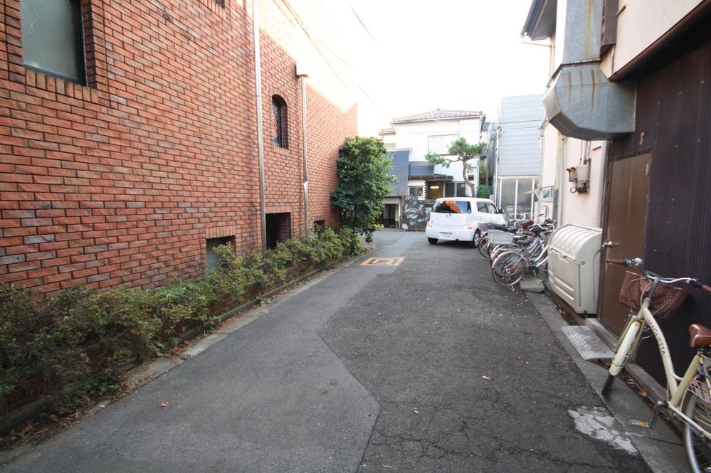 Local photos, including front road. Local (11 May 2013) Shooting