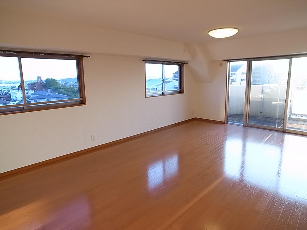 Living. Living-dining