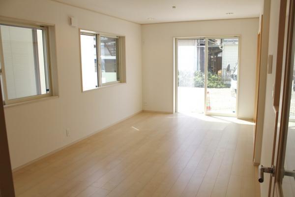 Living.  ☆ Living Pictures ☆ 