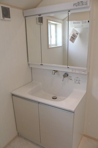 Wash basin, toilet.  ☆ Independent wash basin ☆ 