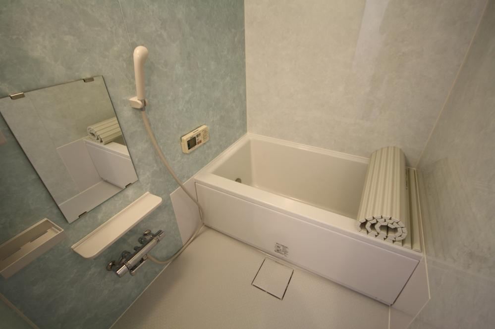 Bathroom. Local (11 May 2013) Shooting