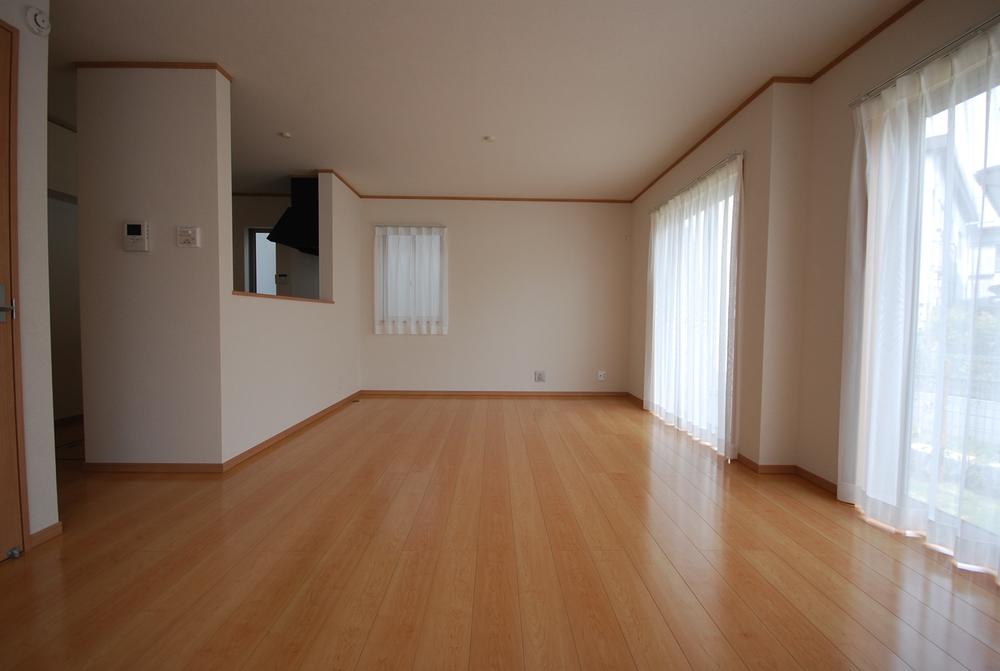 Same specifications photos (living). Seller construction cases