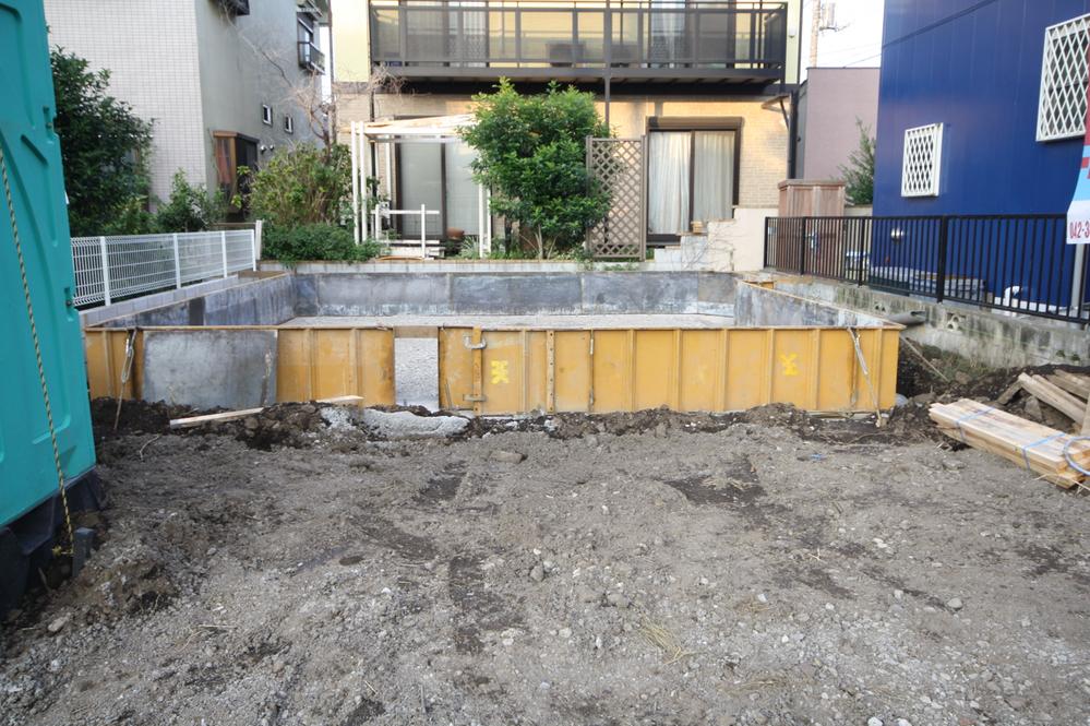 Local appearance photo. Local (11 May 2013) Shooting