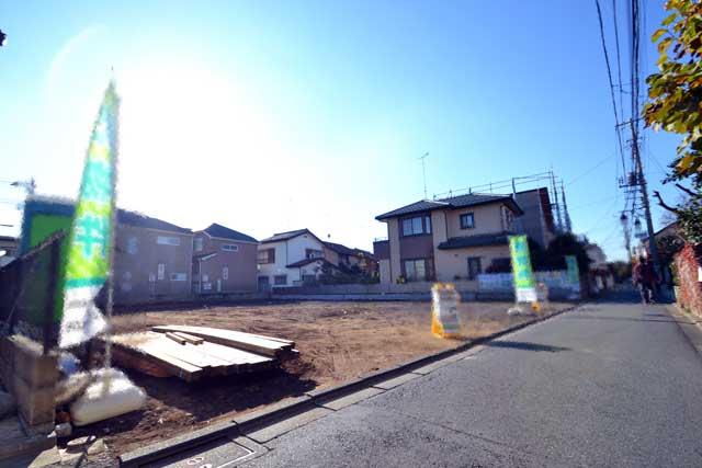 Local photos, including front road. Local (11 May 2013) Shooting