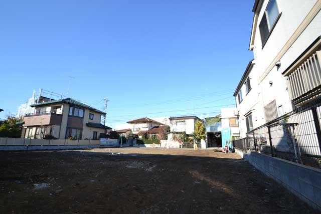 Local photos, including front road. Local (11 May 2013) Shooting