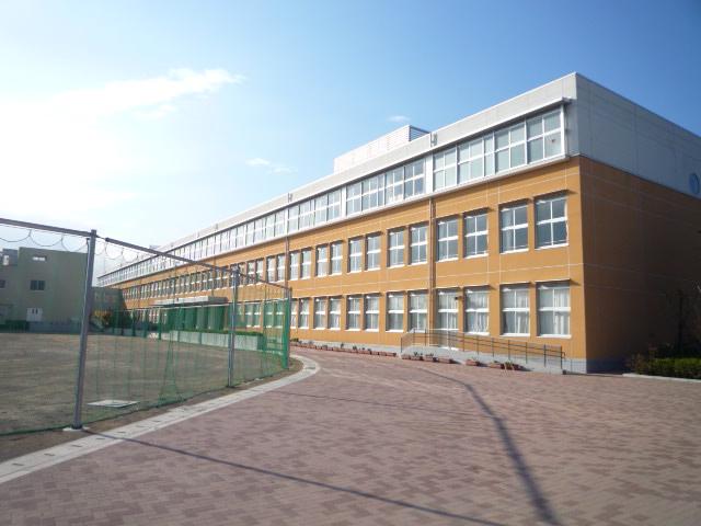Junior high school. 1500m to Fuchu third junior high school