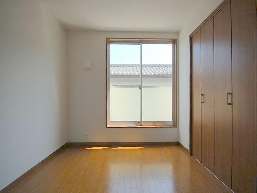 Same specifications photos (Other introspection). Same specifications