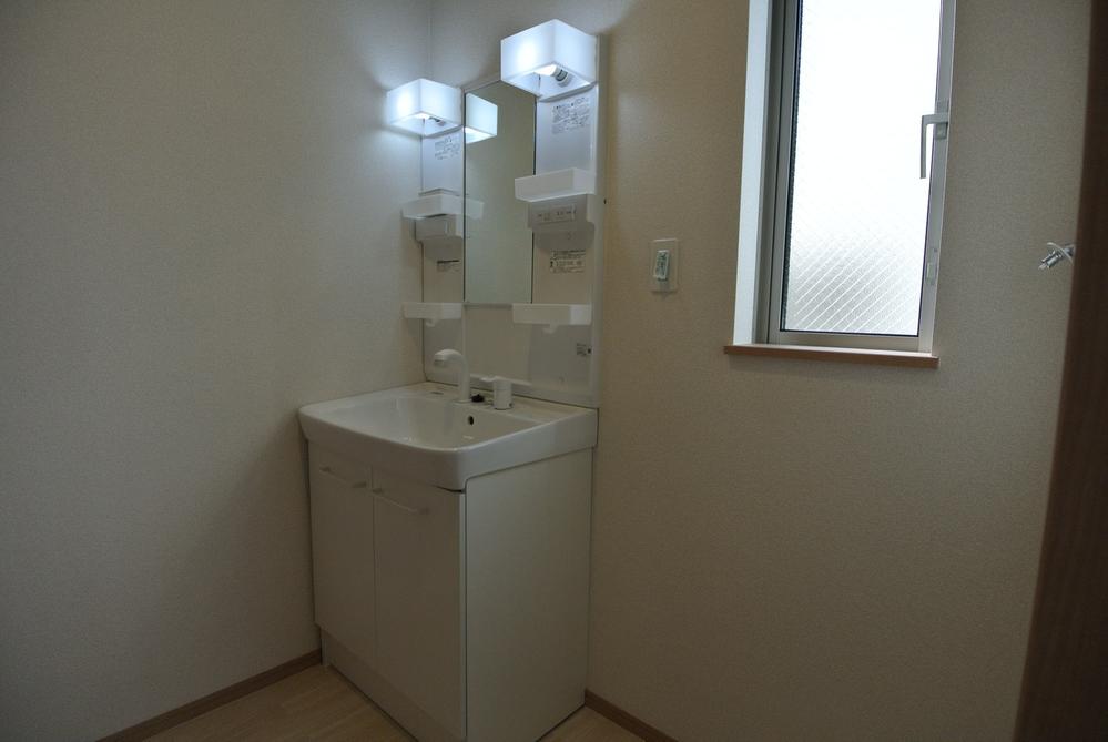 Wash basin, toilet. Interior