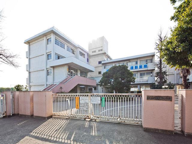 Primary school. 1280m to Fuchu eighth Junior High School