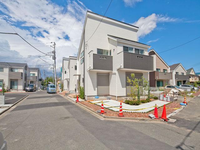 Local photos, including front road. Local (11 May 2013) Shooting