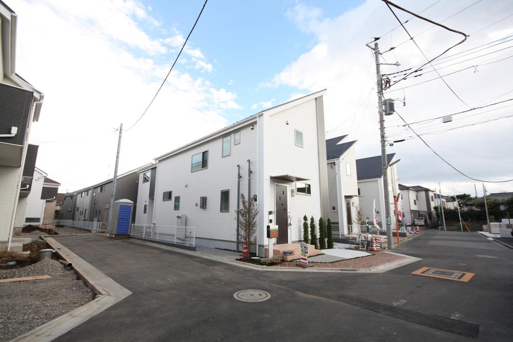 Local appearance photo. Local (11 May 2013) Shooting