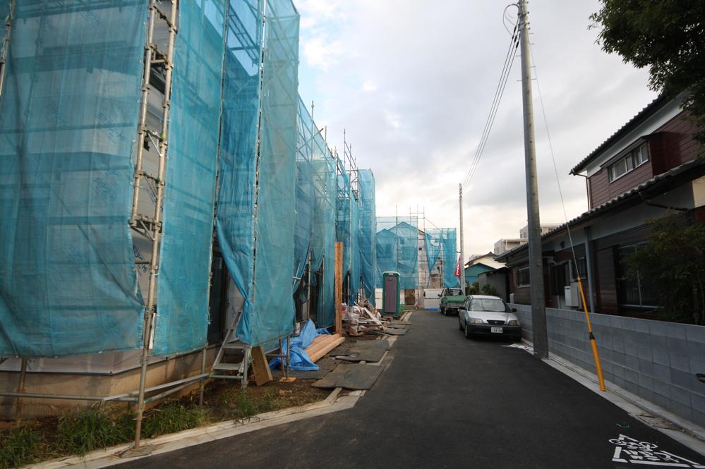 Local photos, including front road. Local (11 May 2013) Shooting