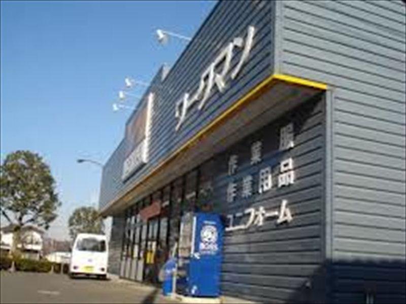 Shopping centre. Workman Fuchu date to the new stores 832m