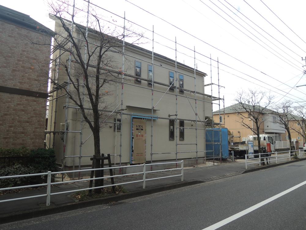 Local photos, including front road. Local (12 May 2013) Shooting