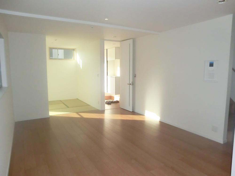 Living. ○ with Japanese-style