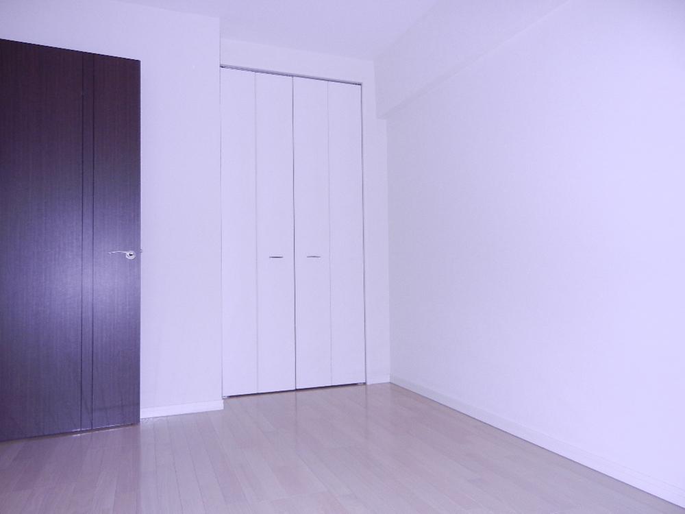 Non-living room. Indoor (12 May 2013) Shooting