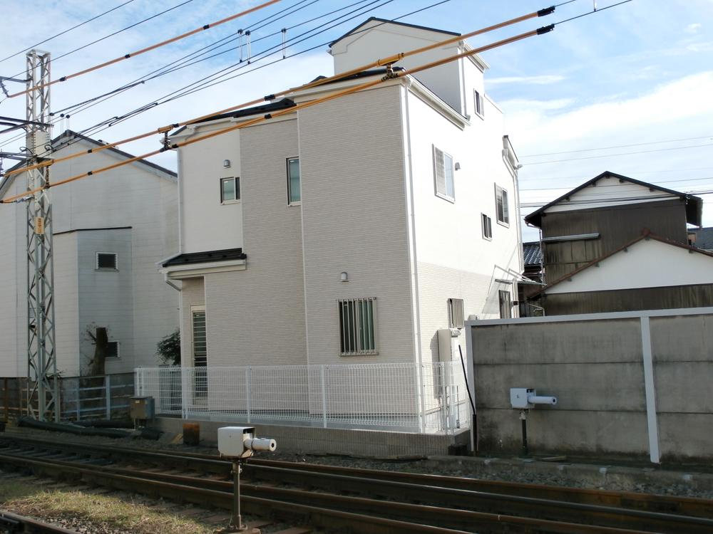 Local appearance photo. Local (12 May 2013) Shooting