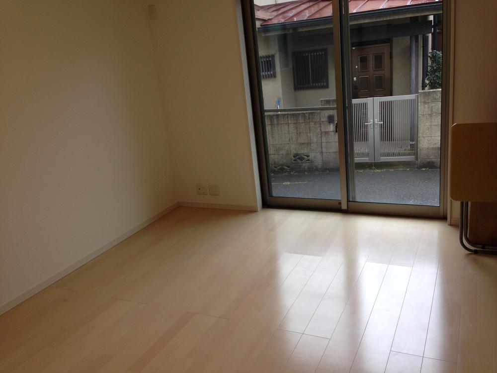 Living. Local (12 May 2013) Shooting