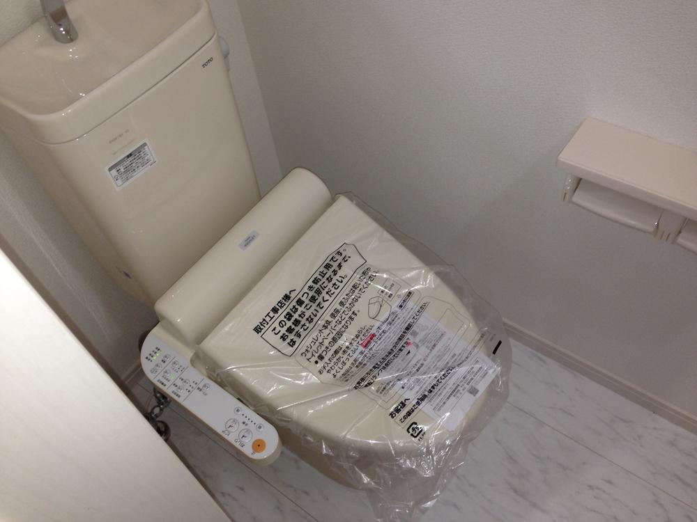 Toilet. Local (12 May 2013) Shooting