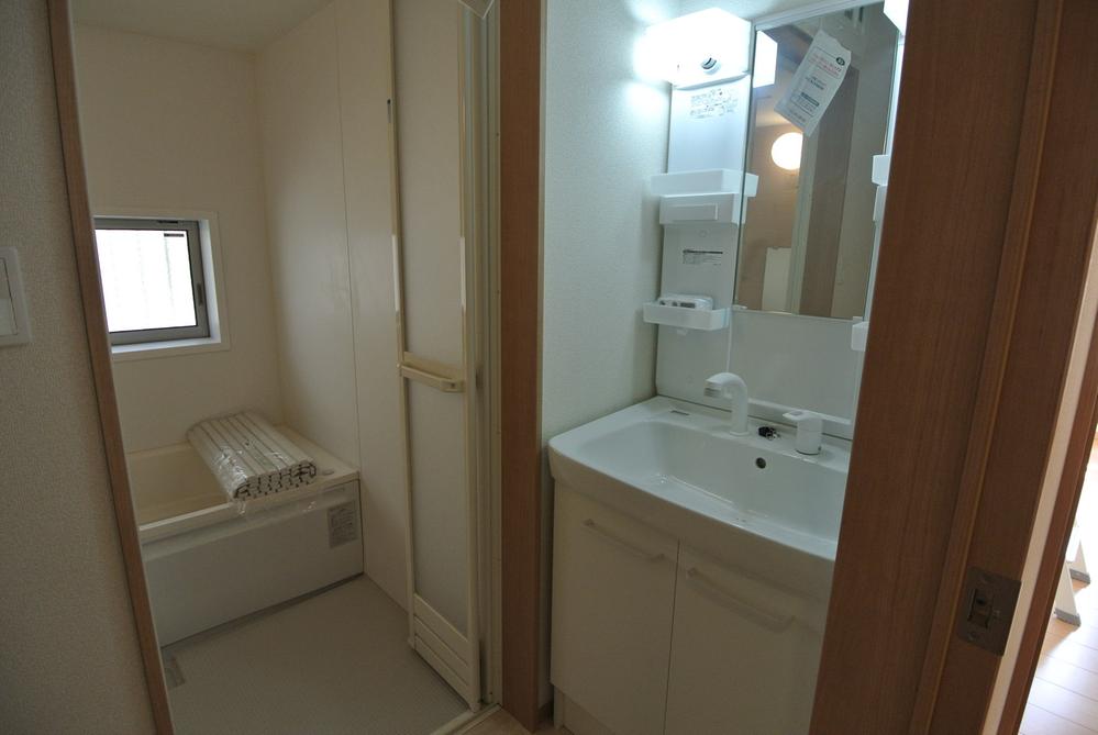 Wash basin, toilet. Interior