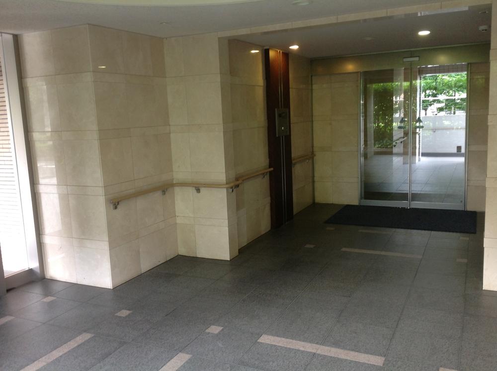 Entrance. Common areas