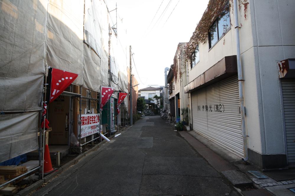 Local photos, including front road. Local (11 May 2013) Shooting