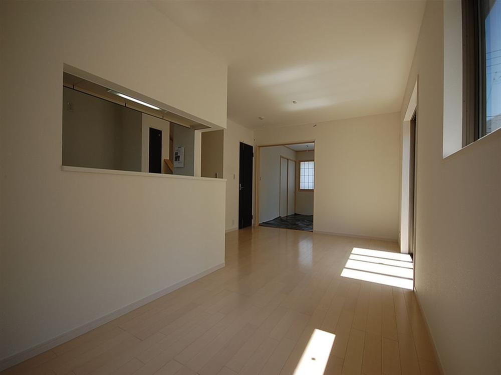 Same specifications photos (living). Seller construction cases