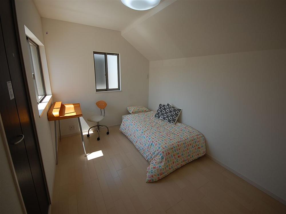 Non-living room. Seller construction cases