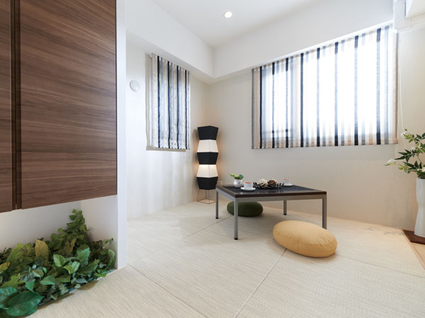 Interior.  [Japanese Room] Modern taste of Japanese-style room that can also be used as a guest room.