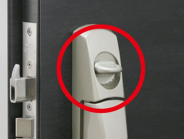 Security.  [Crime prevention thumb turn] It has adopted a crime prevention thumb with a thumb turning prevention feature.