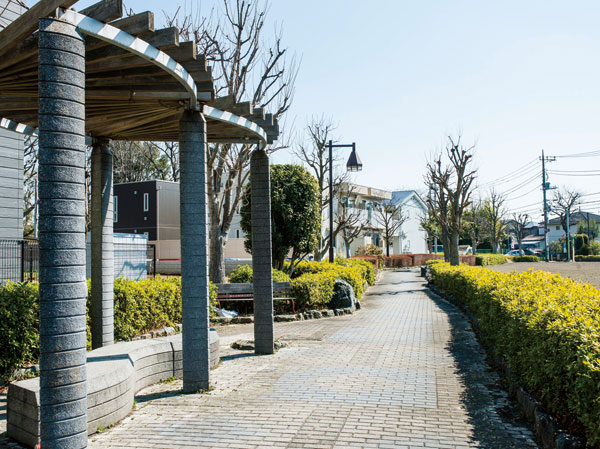 Surrounding environment. Yotsuya green road (about 440m, 6-minute walk)