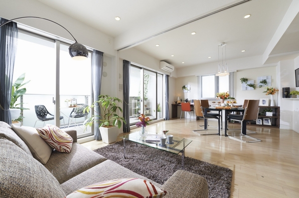 Other. LD of the sunny south-facing. The adjacent Western and can be integrally use has adopted a "flexible door" ※ A type (menu plan) model room. Menu plan is free of charge ・ Yes application deadline. It contains some paid options. furniture ・ Furniture etc. are not included in the sale price