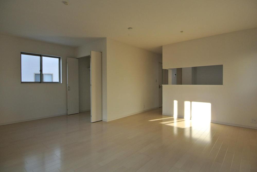 Same specifications photos (living). Same specifications