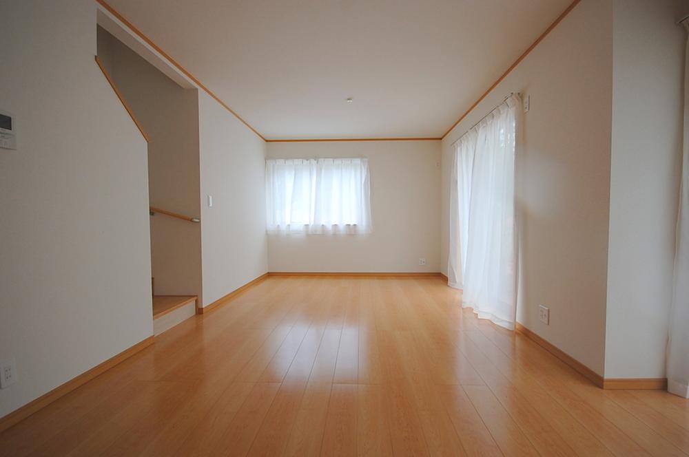 Same specifications photos (living). Same specifications