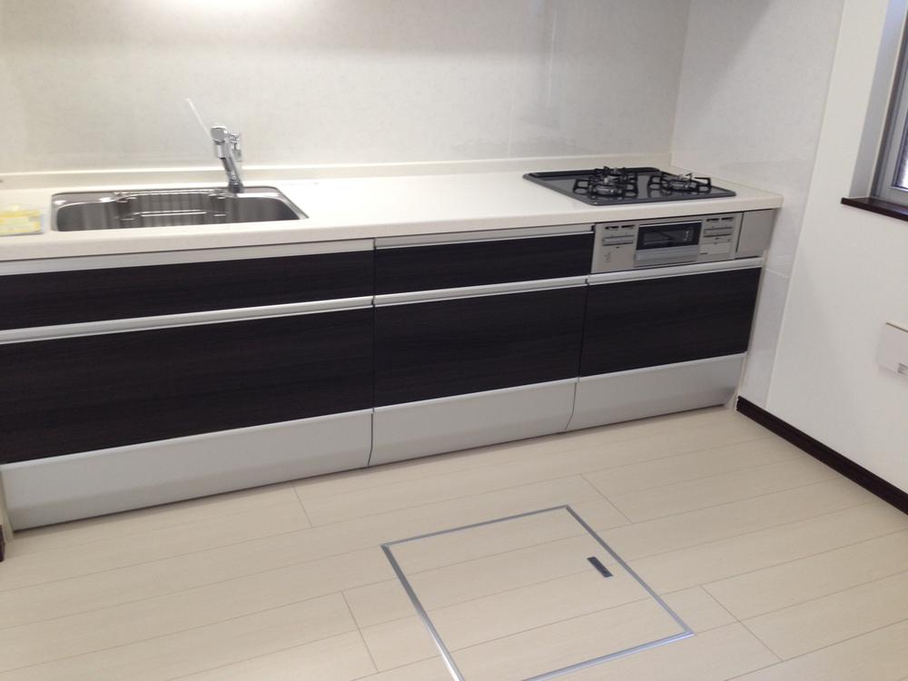 Kitchen. Indoor (12 May 2013) Shooting