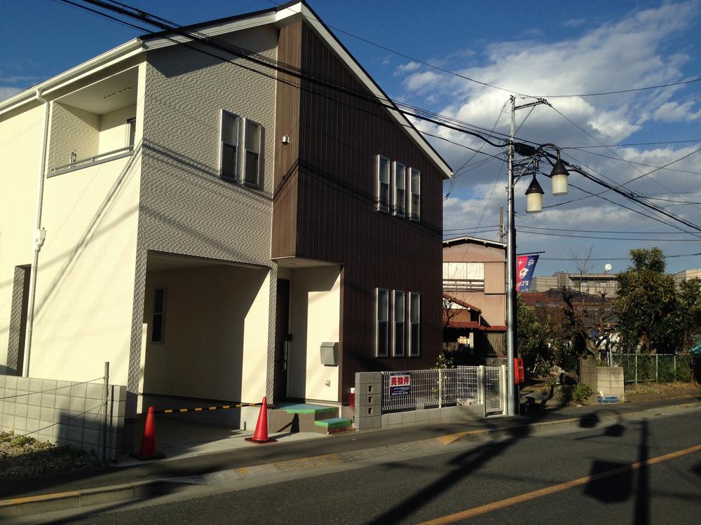 Local photos, including front road. Local (12 May 2013) Shooting